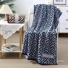 50cm*100cm小方块小浴巾,方块笑脸小浴巾,迷宫小浴巾,大格小浴巾,B字母小浴巾,F字母小浴巾,横条字母小浴巾,钻石小浴巾,豹纹小浴巾,斜纹  字母小浴巾，K字母小浴巾，V字小浴巾，H字母小浴巾，线格小浴巾等图案浴巾成人加厚柔软吸水